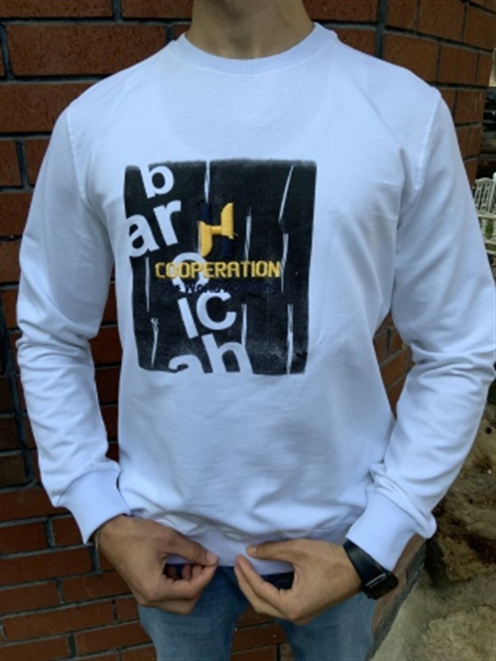 Sweatshirt