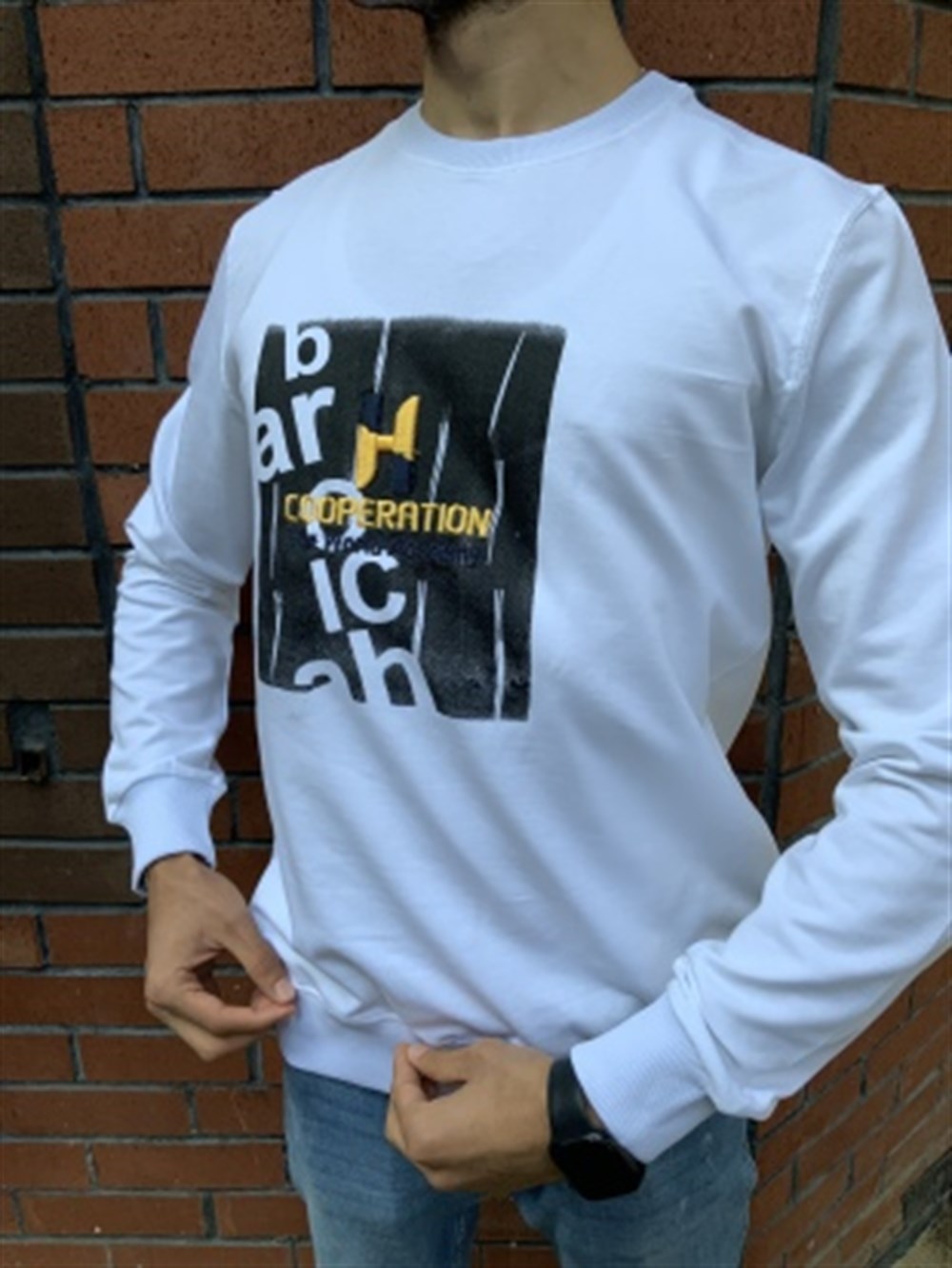 Sweatshirt