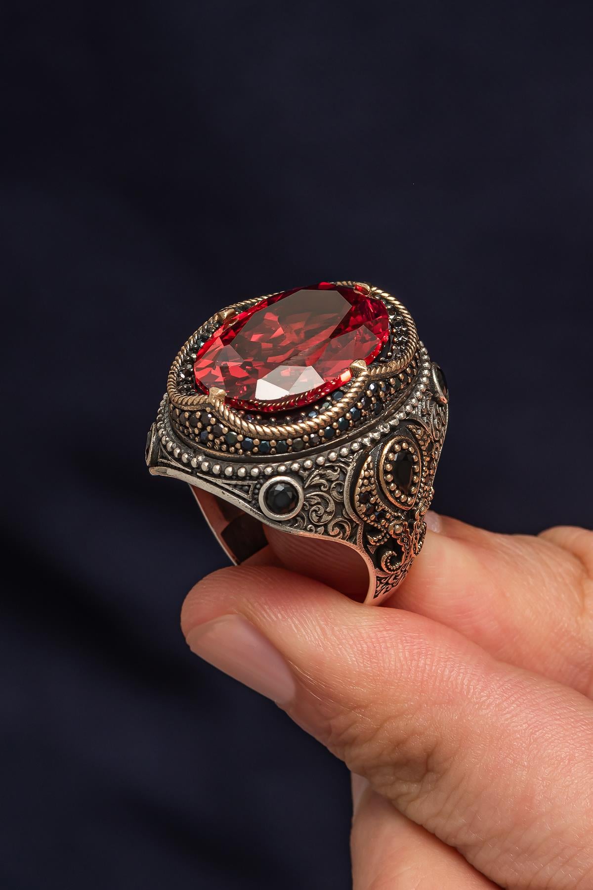 Oval Kırmızı Taşlı 925 Erkek Gümüş Yüzük