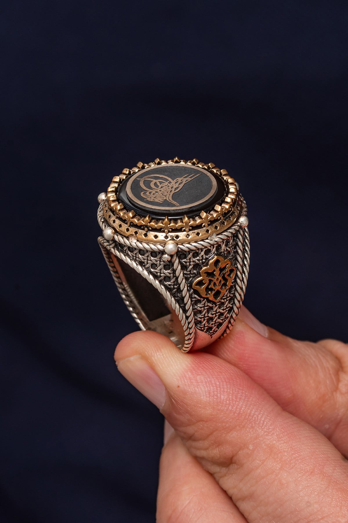 Yuvarlak Zorbey Tuğra Motif 925 Erkek Gümüş Yüzük