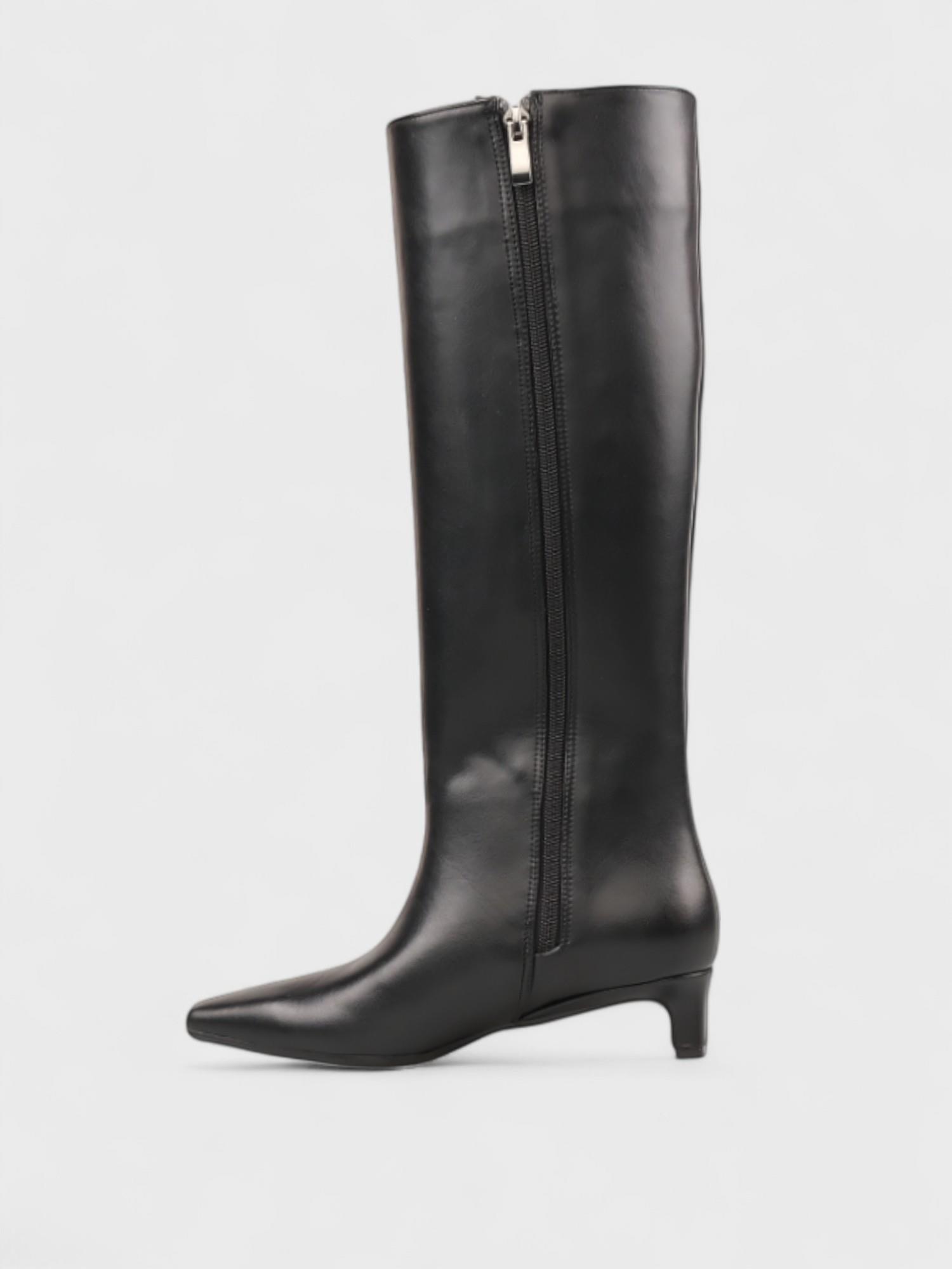 1026-25 Kadın Çizme