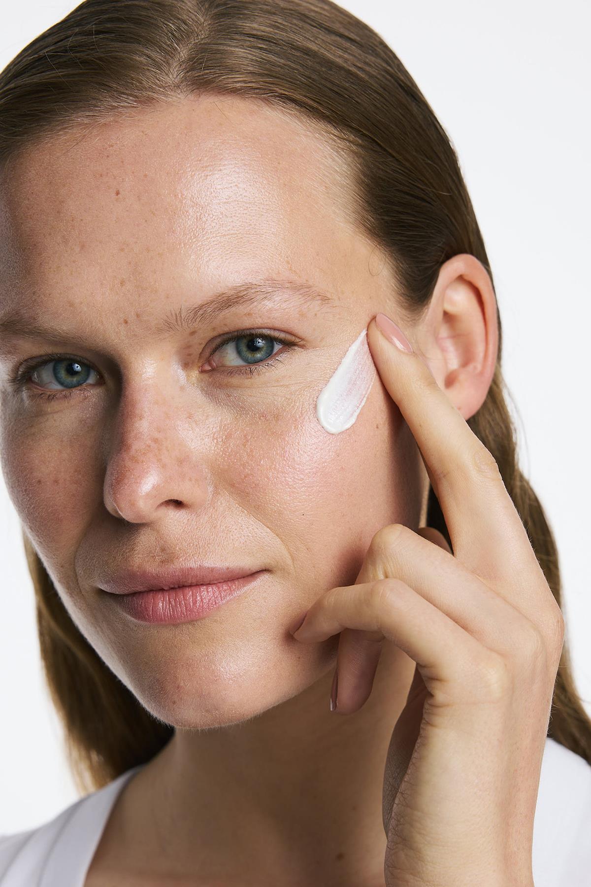 INO BeautyYÜZ GÜNEŞ ÜRÜNLERİIno Beauty Broad Spectrum SPF 50+ Yüksek Korumalı Güneş Kremi - 00 Clear 50 ml