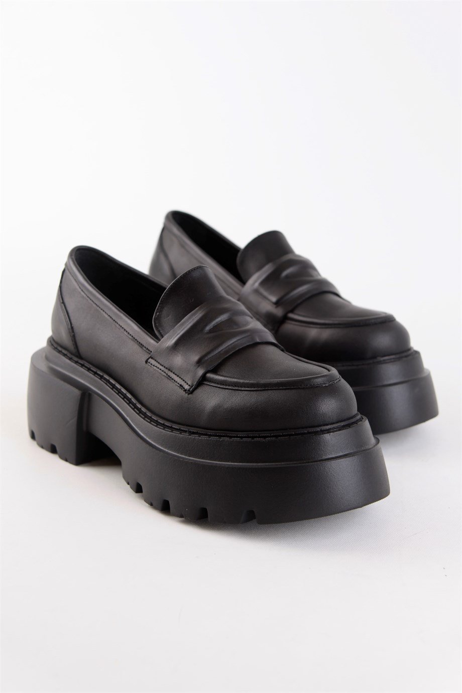 Agatha Siyah Hakiki Deri Kalin Tabanli Kadin Loafer