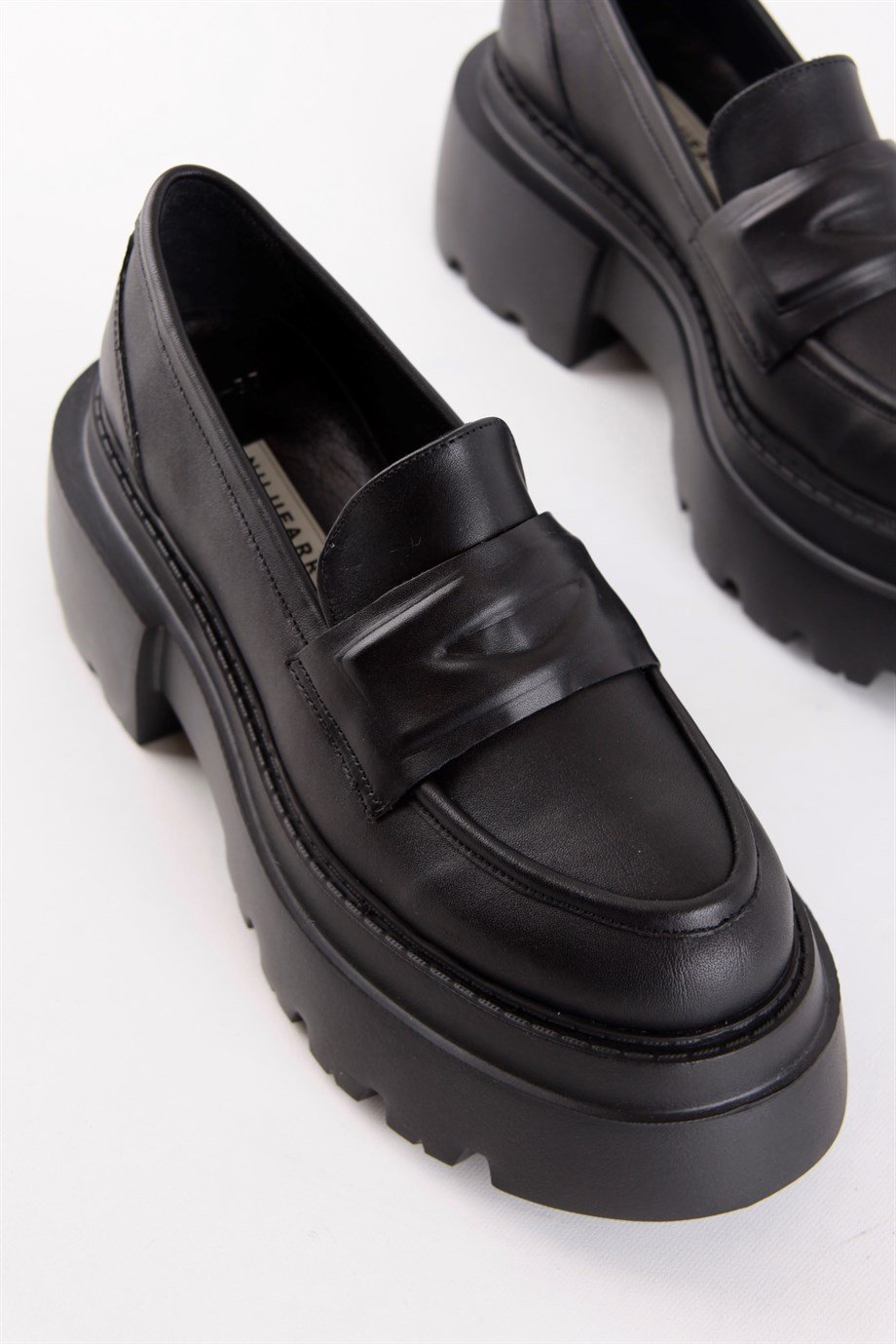 Agatha Siyah Hakiki Deri Kalin Tabanli Kadin Loafer