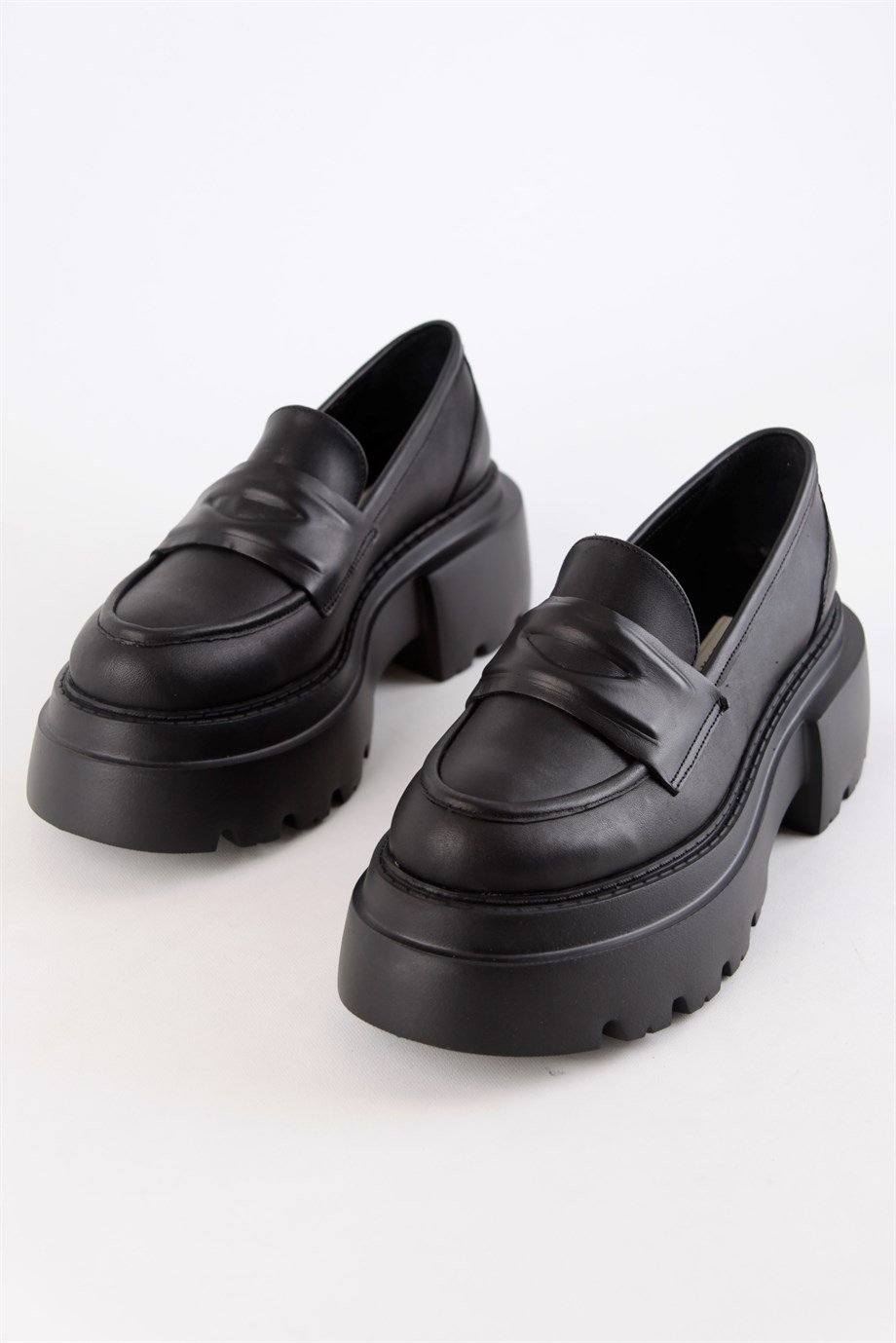 Agatha Siyah Hakiki Deri Kalin Tabanli Kadin Loafer