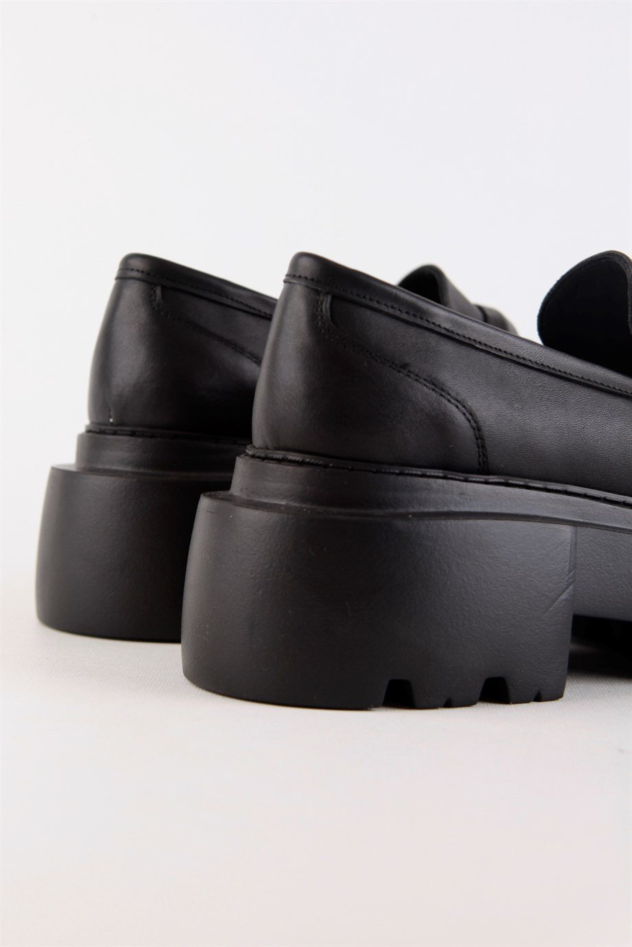 Agatha Siyah Hakiki Deri Kalin Tabanli Kadin Loafer