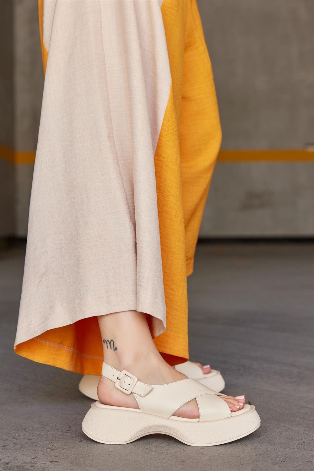 Aisha Bej Hakiki Deri Kadın Sandalet