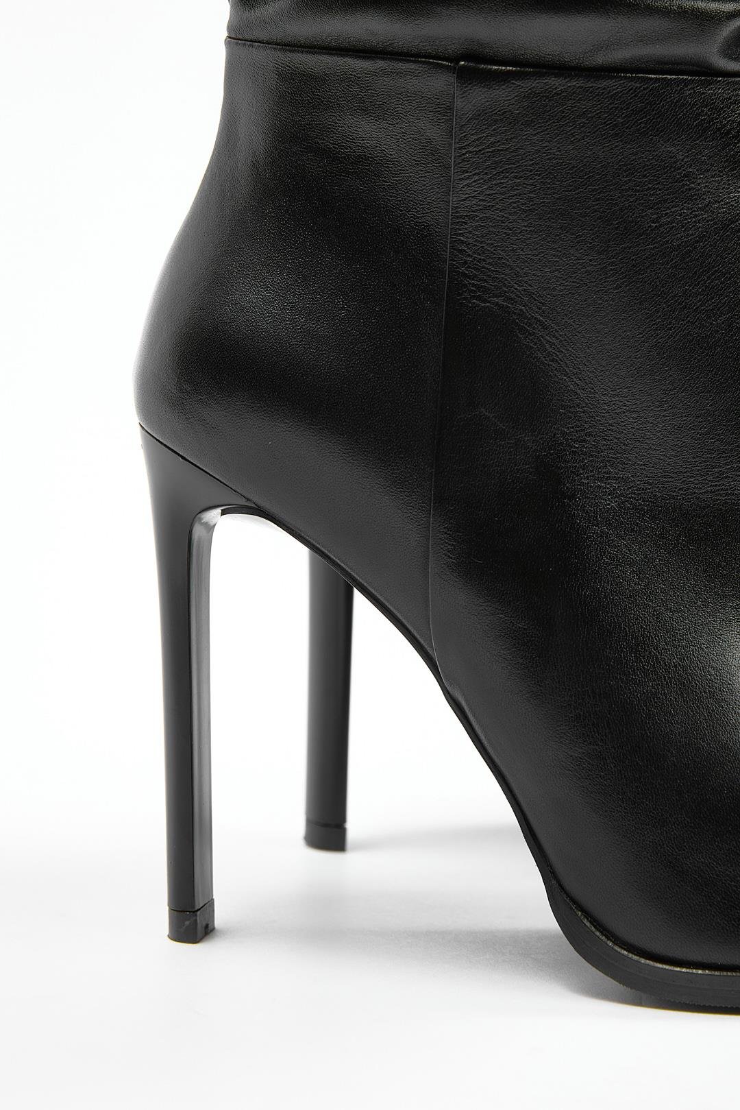 Alaya Siyah Hakiki Deri Topuklu Çizme