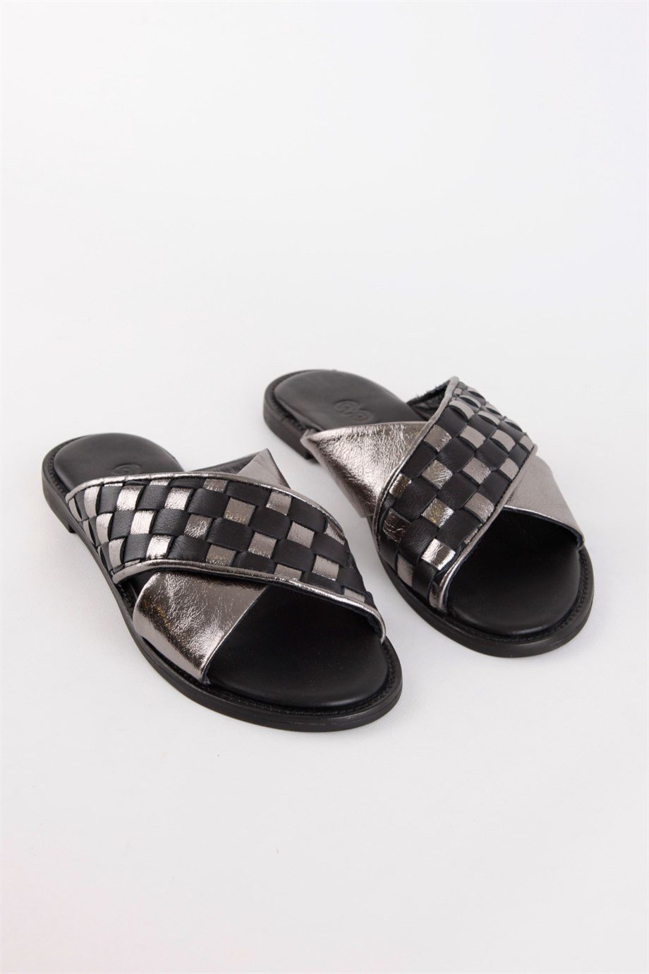 Alessia Siyah/Gümüş Hakiki Deri Kadın Terlik