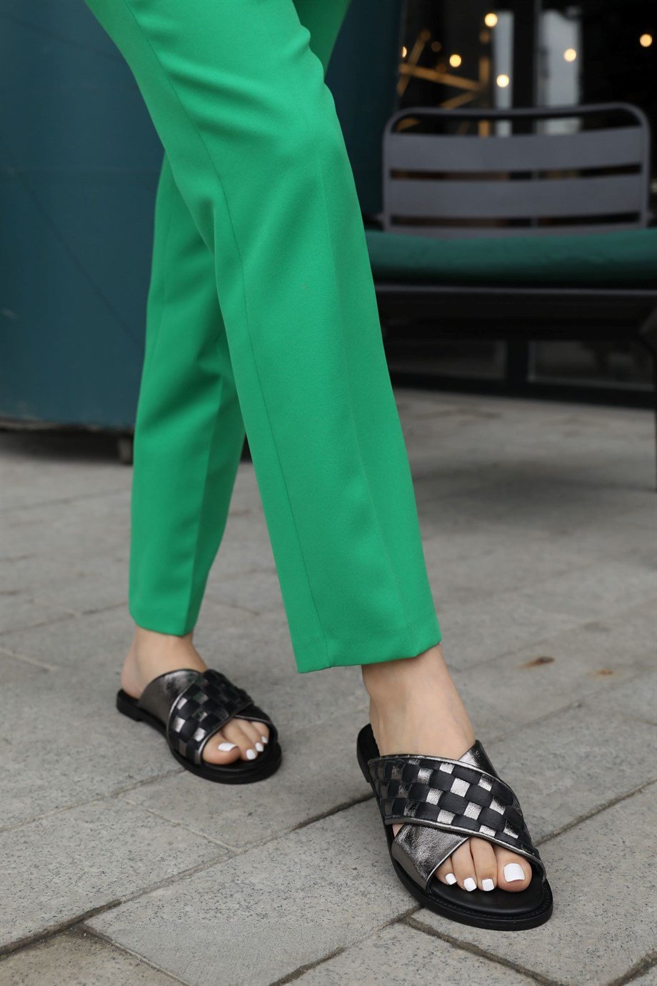 Алесия Женские Черные/Серебристые Тапочки из Натуральной Кожи 