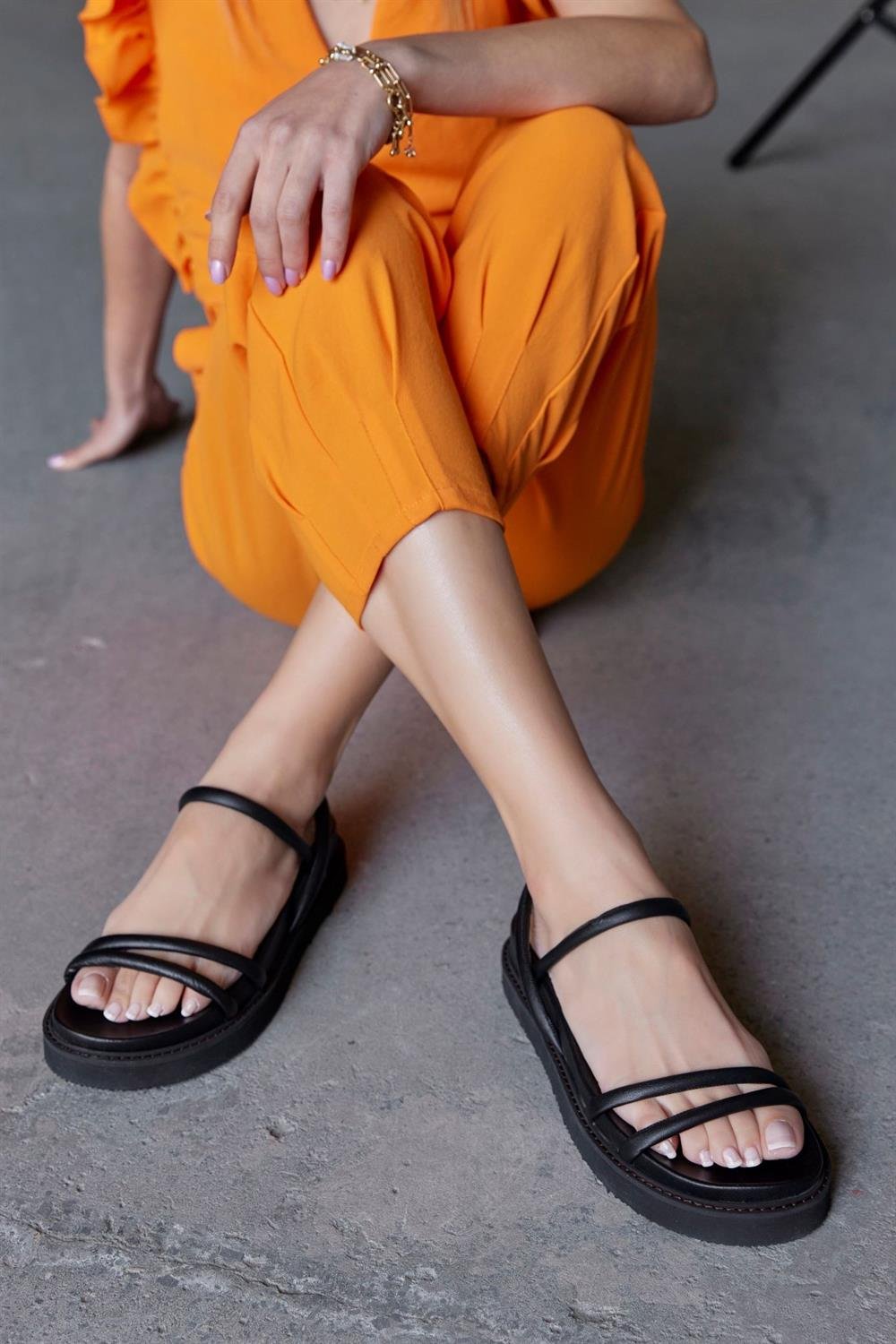 Angela Siyah Hakiki Deri Kadın Sandalet