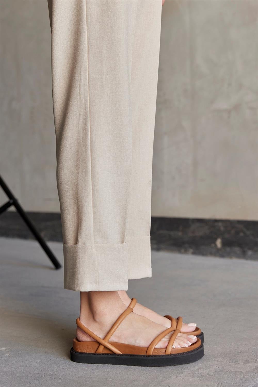 Angela Taba Hakiki Deri Kadın Sandalet