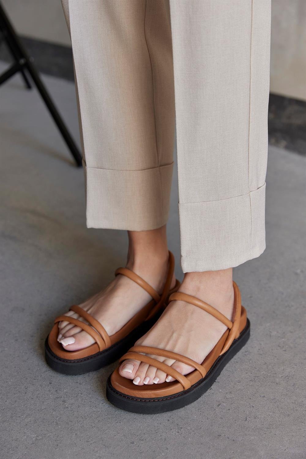 Angela Taba Hakiki Deri Kadın Sandalet