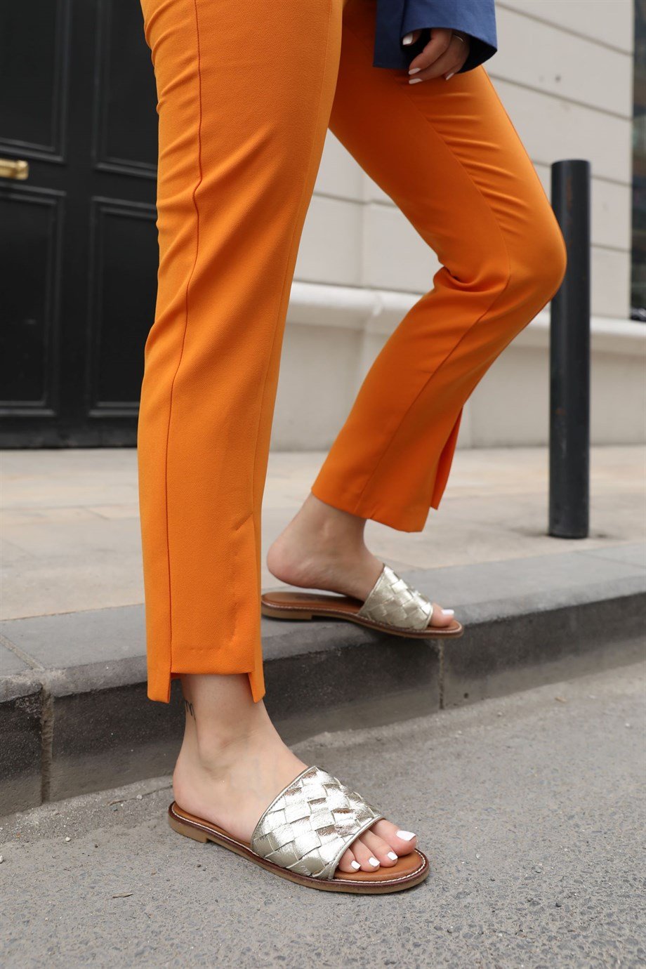 Anisa Gold Leather Women's Slippers