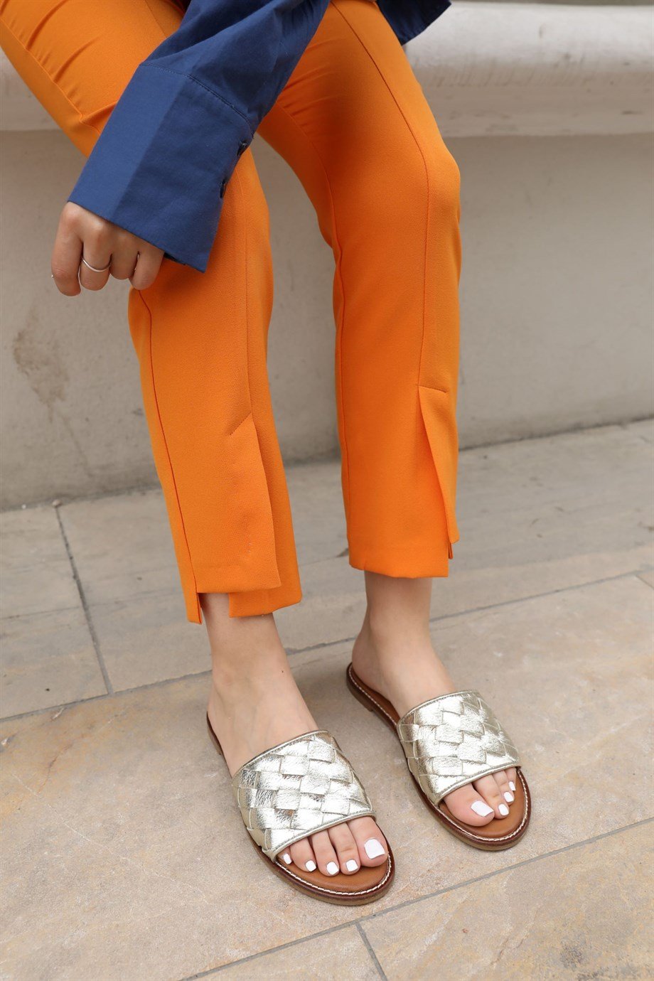 Anisa Gold Leather Women's Slippers