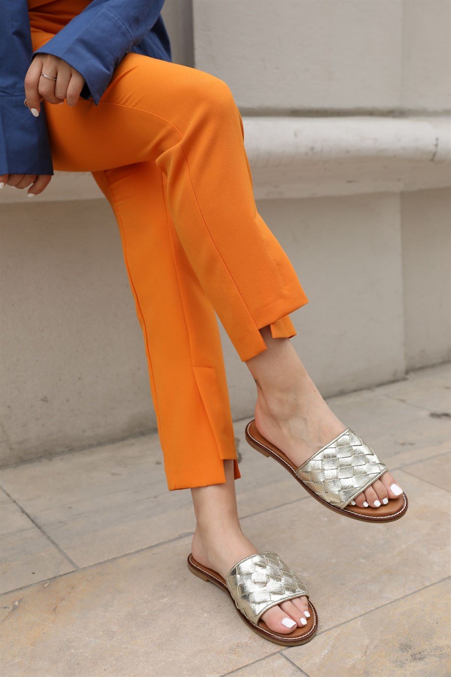 Anisa Gold Leather Women's Slippers