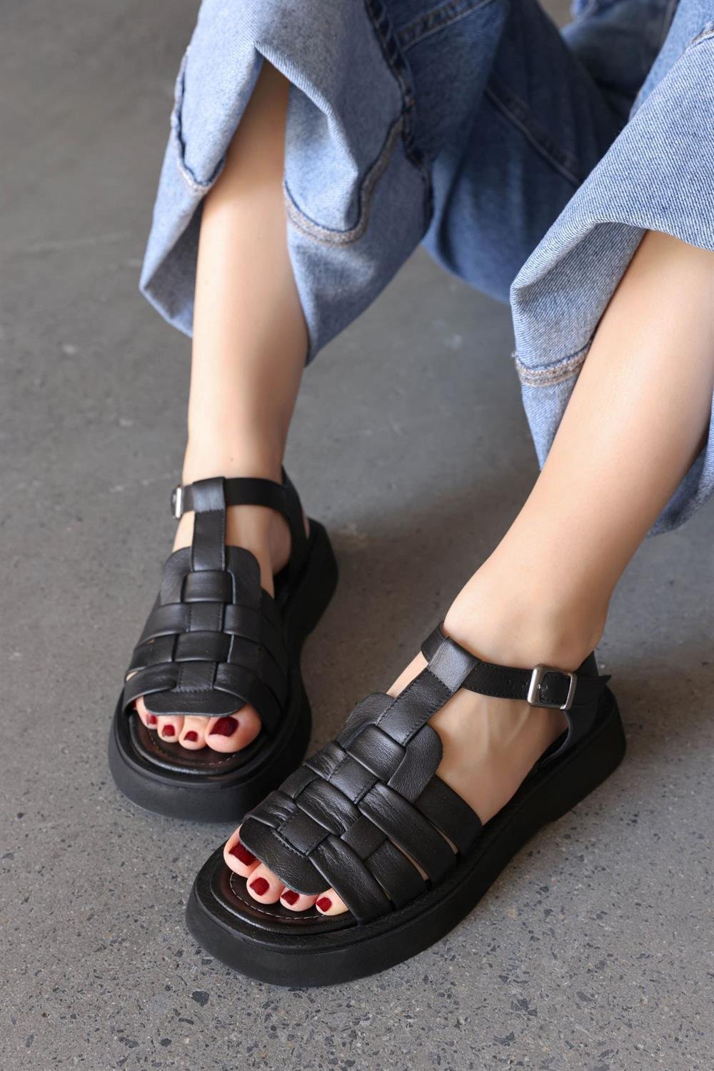 Aroma Siyah Hakiki Deri Kadın Sandalet