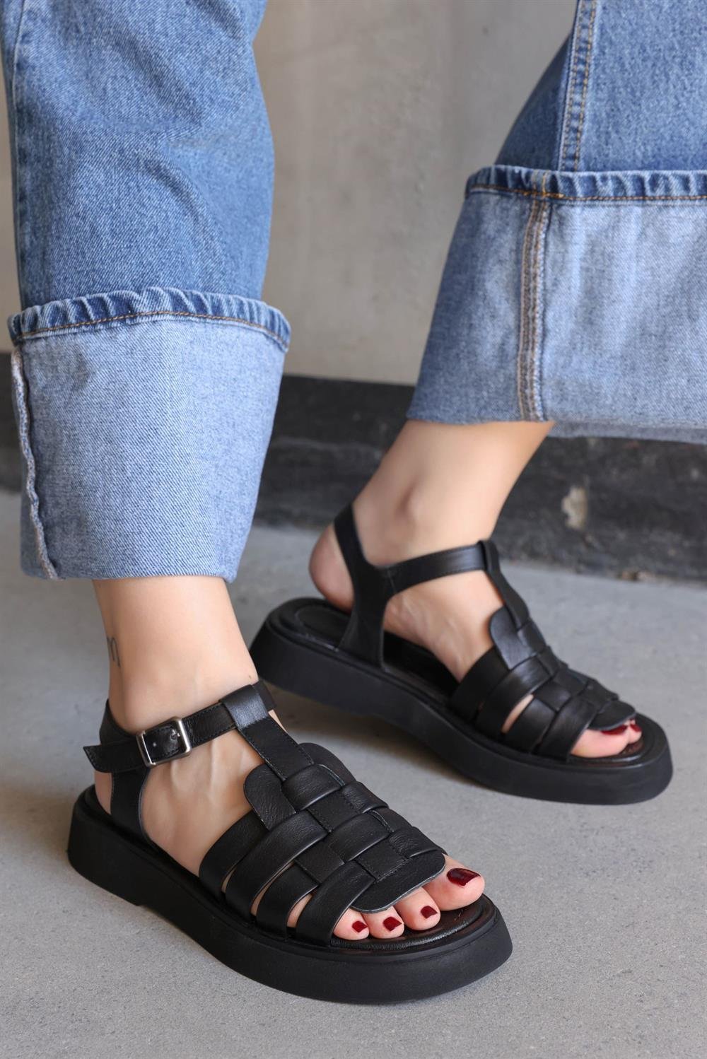 Aroma Siyah Hakiki Deri Kadın Sandalet