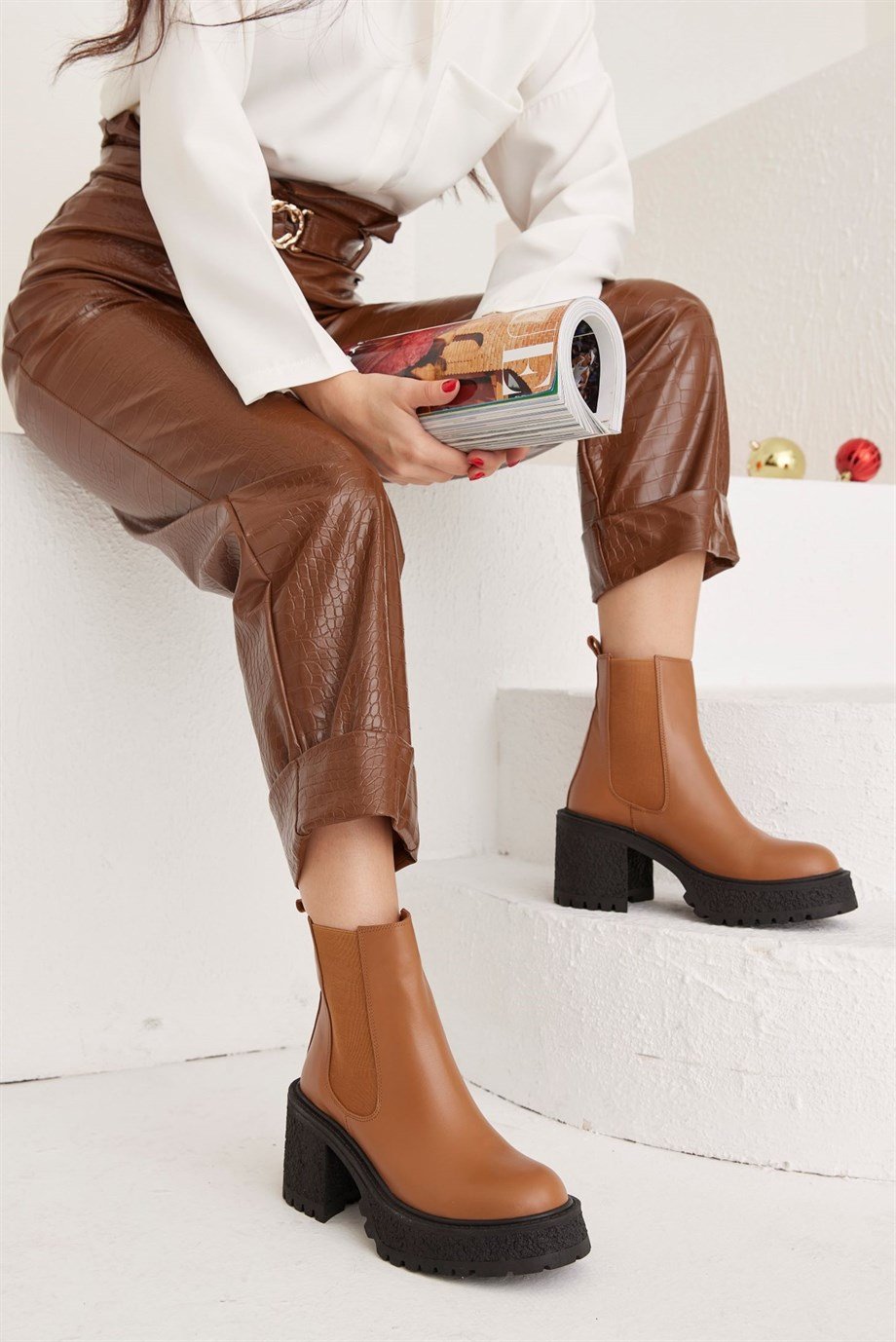 Babita Taba Hakiki Deri Siyah Tabanlı Topuklu Kadın Bot