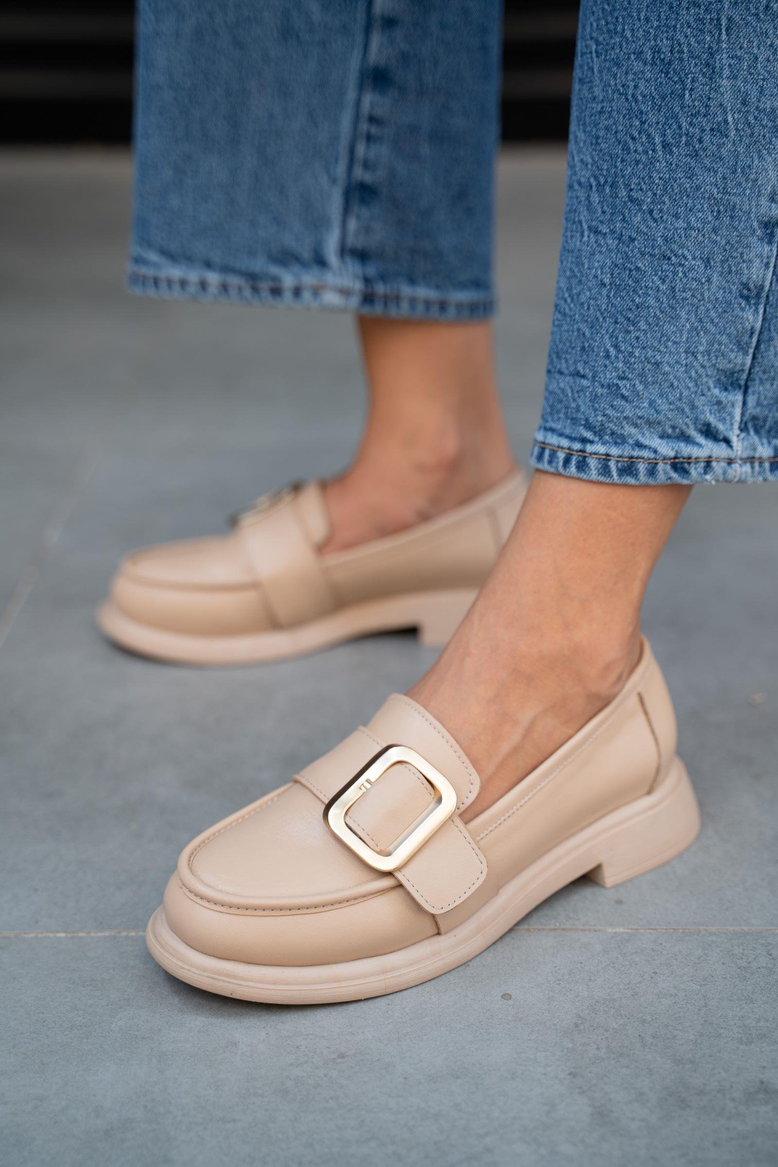 Balerine Nude Hakiki Deri Altın Tokalı Kadın Loafer