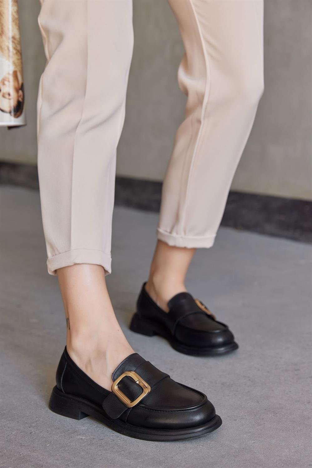 Balerine Siyah Hakiki Deri Altın Tokalı Kadın Loafer