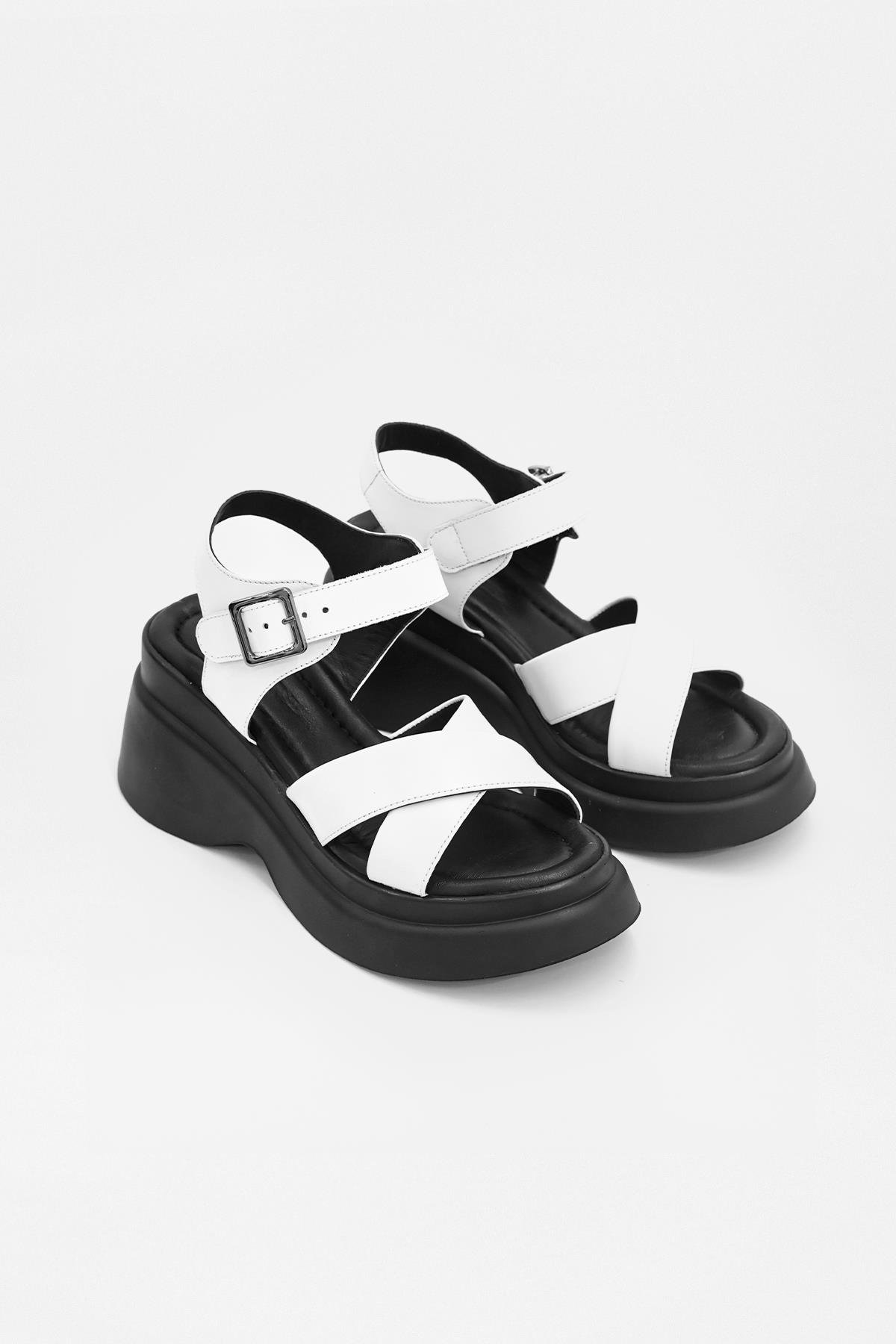 Bride Beyaz Hakiki Deri Topuklu Kadın Sandalet