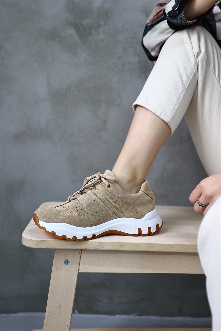 Comfort Bisküvi Süet Hakiki Deri Kadın Sneaker