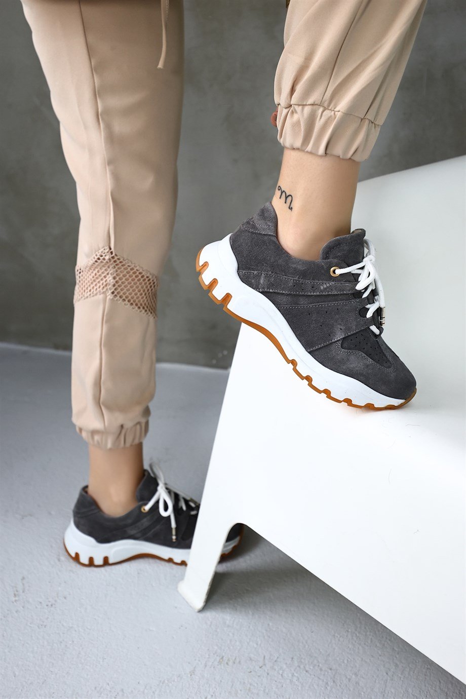 Comfort Gri Süet Hakiki Deri Kadın Sneaker