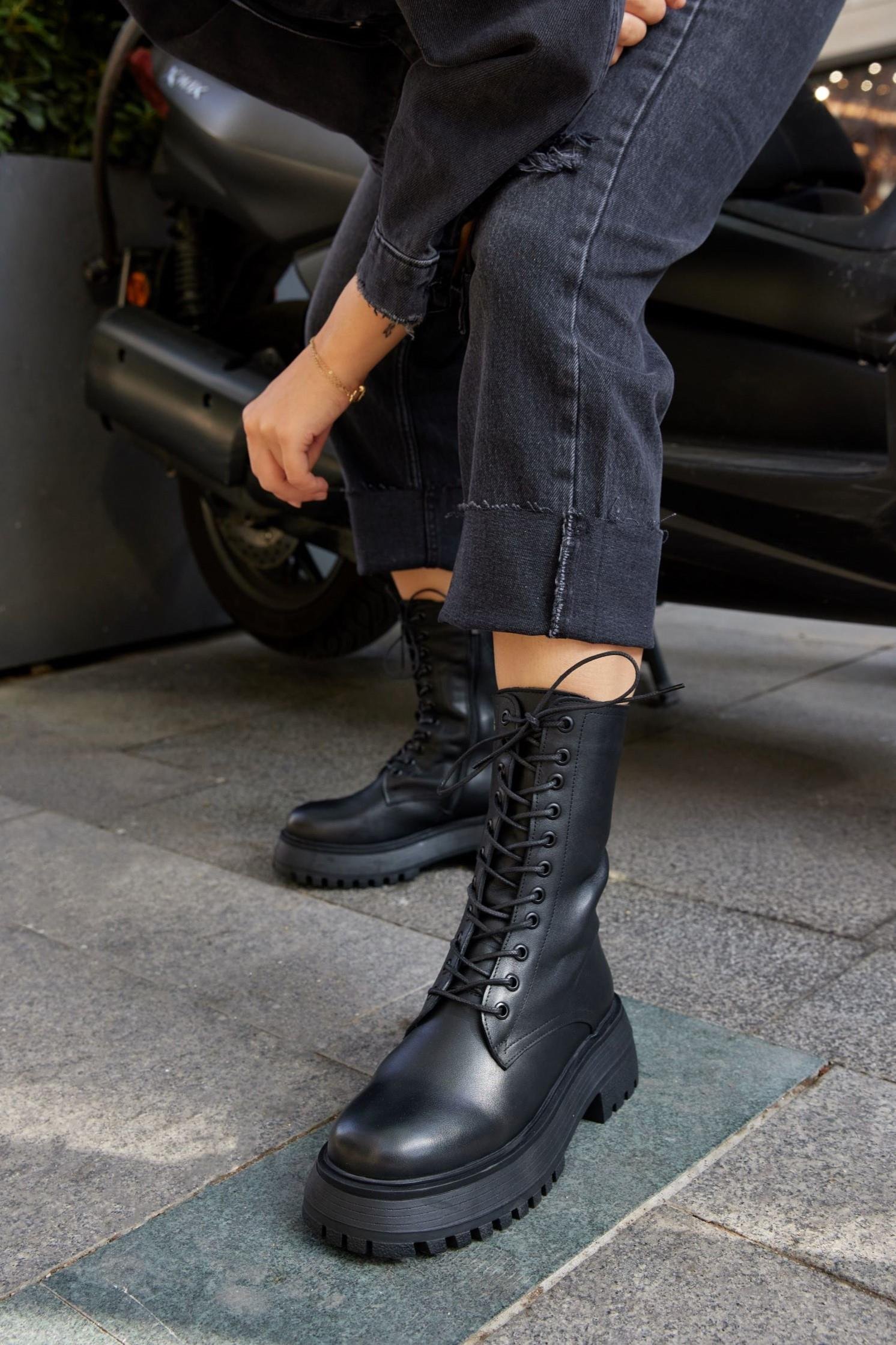 Como Siyah / Pembe Hakiki Deri Bağcıklı Kadın Bot 