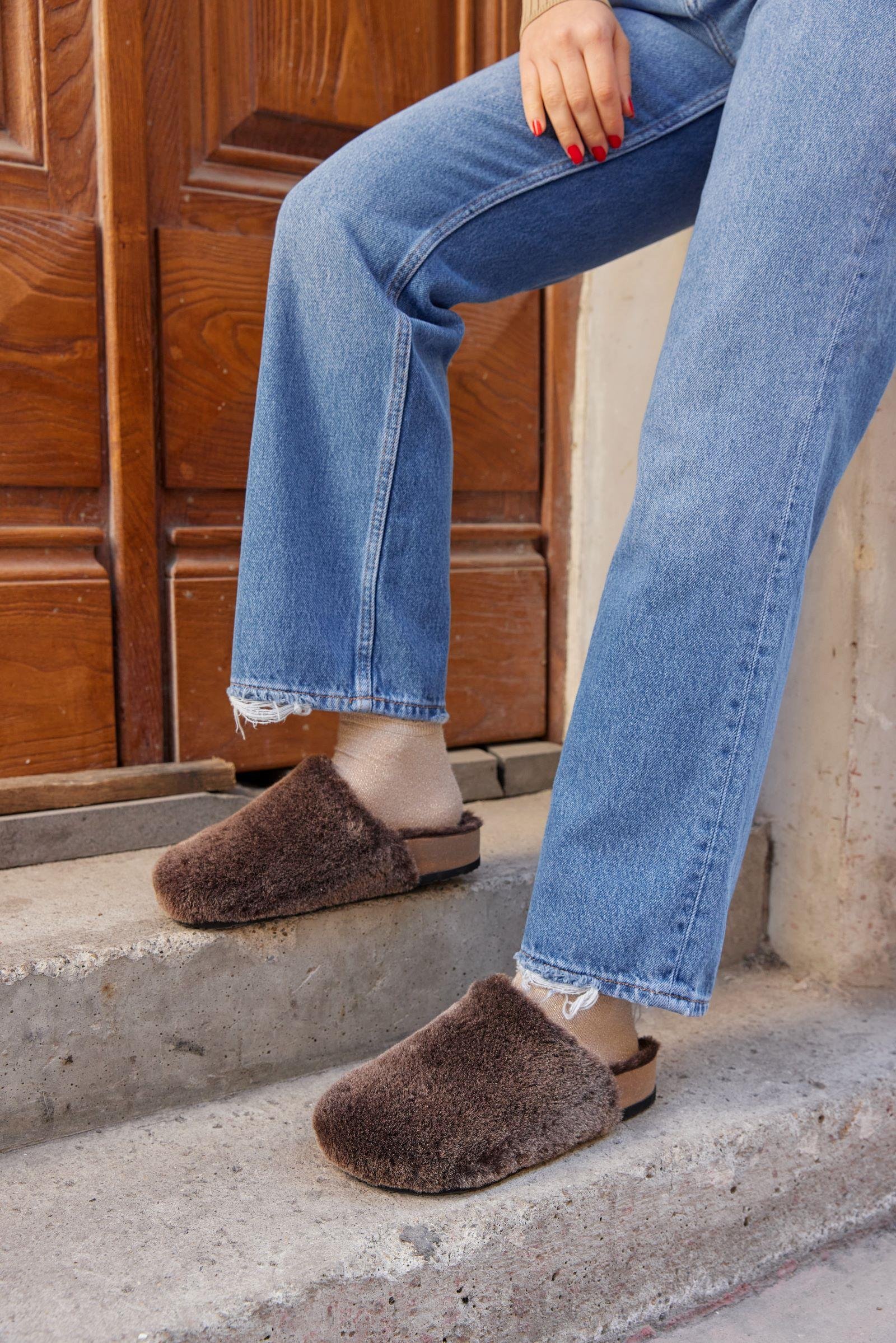 Cosshe Brown Color Furry Women's Slippers