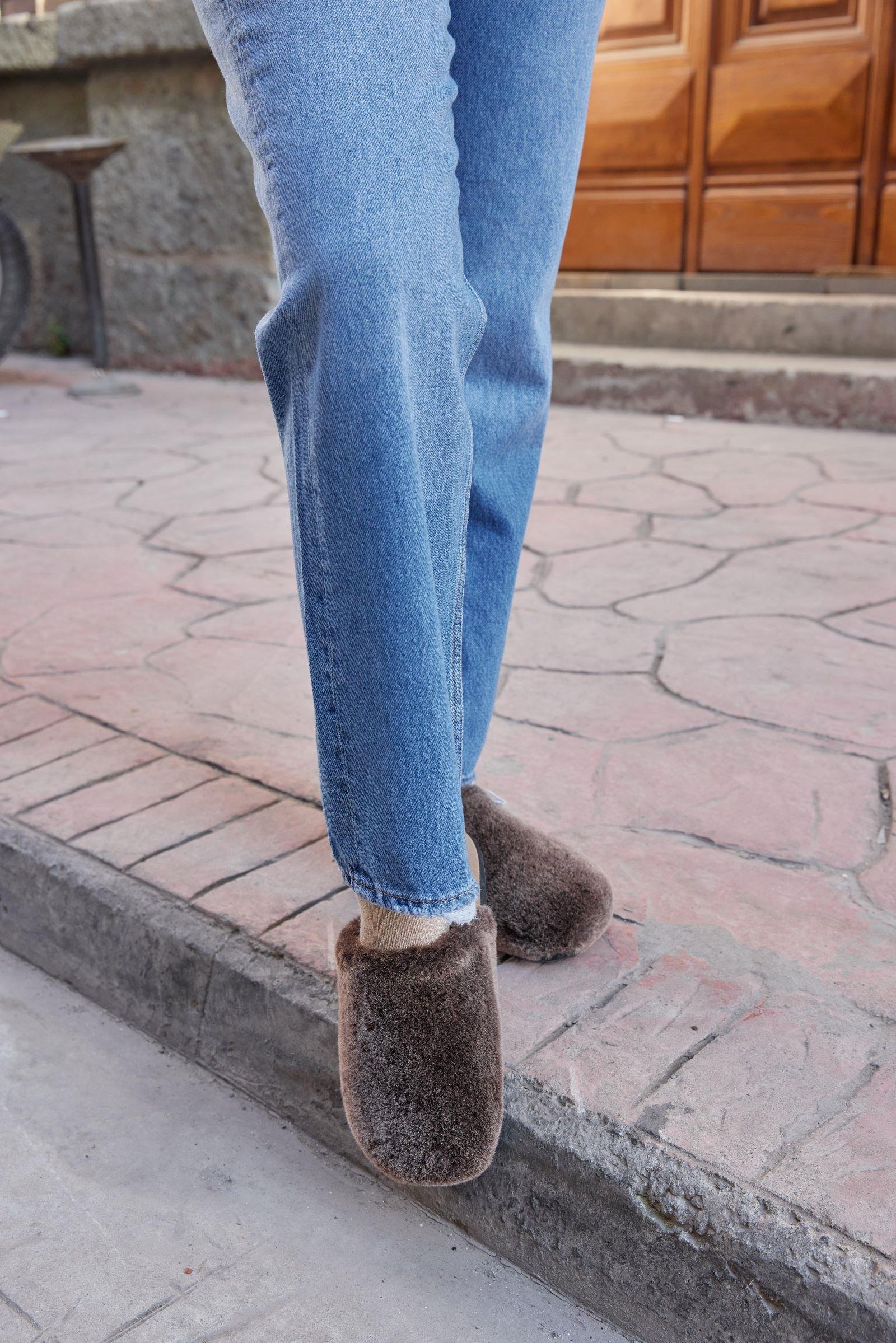 Cosshe Brown Color Furry Women's Slippers