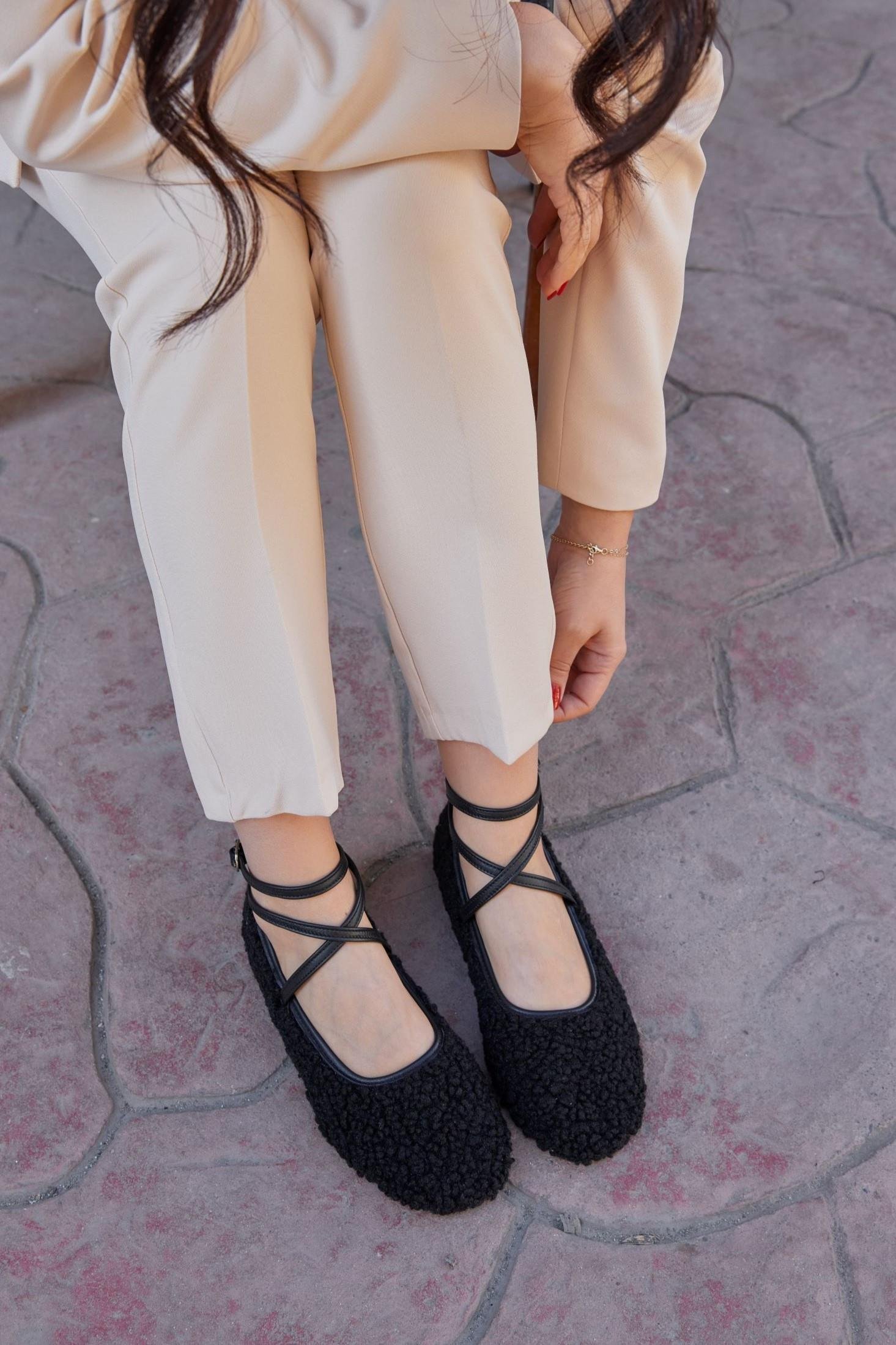 Crema Siyah Hakiki Deri Peluş Babet