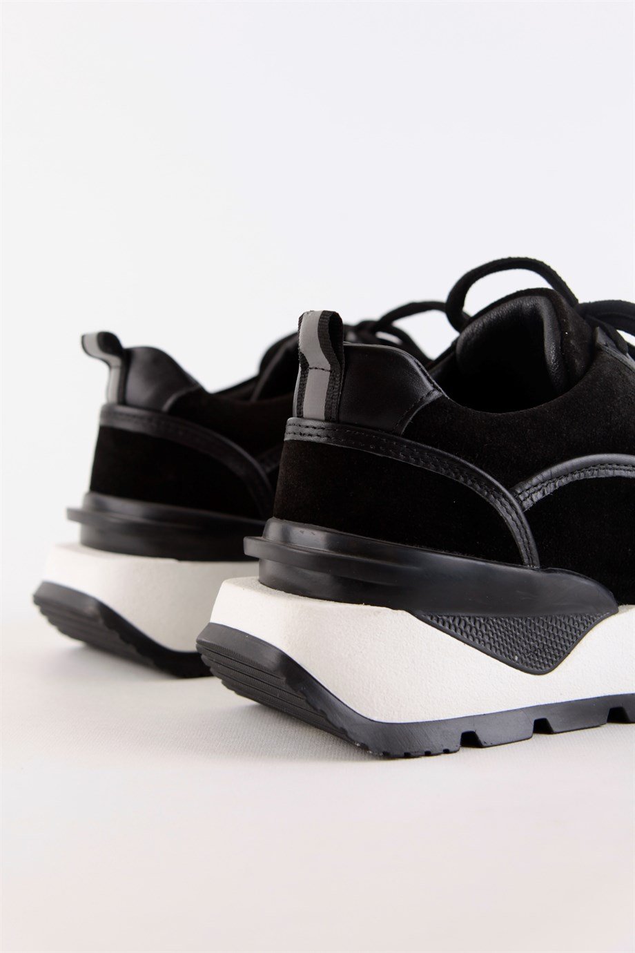 Dapne Siyah Hakiki Deri Kalın Tabanlı Kadın Sneaker