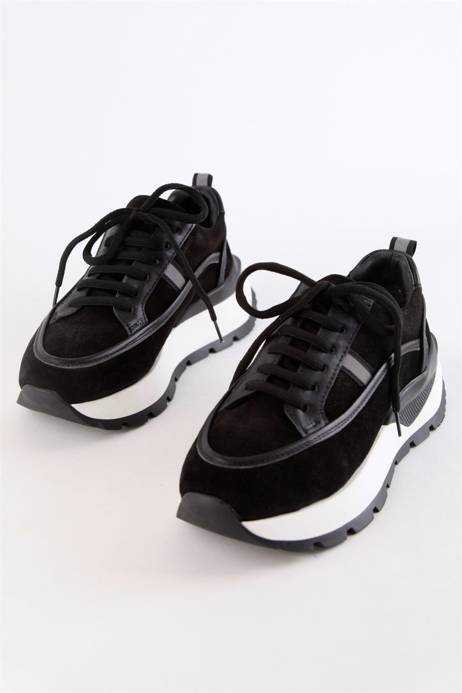 Dapne Siyah Hakiki Deri Kalın Tabanlı Kadın Sneaker