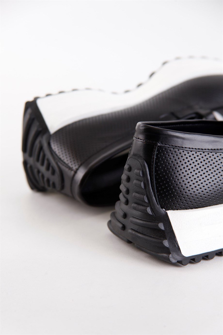 Darius Siyah Hakiki Deri Zincir Aksesuarlı Kadın Sneaker