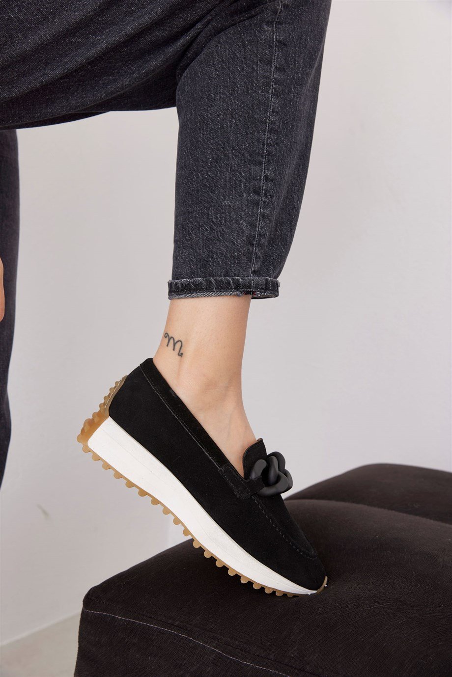 Darius Siyah Hakiki Süet Zincir Aksesuarlı Kadın Sneaker