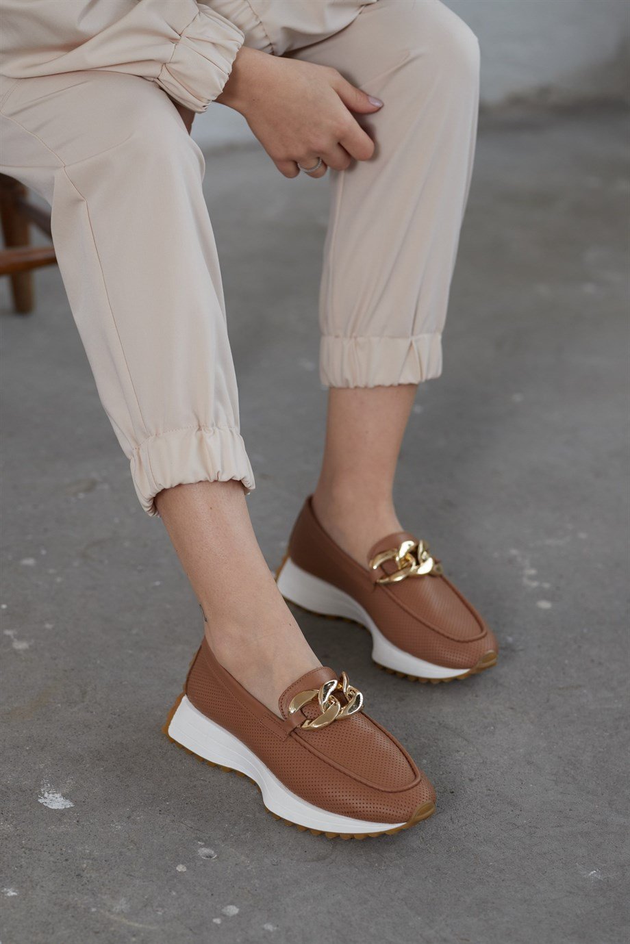 Darius Taba Hakiki Deri Zincir Aksesuarlı Kadın Sneaker