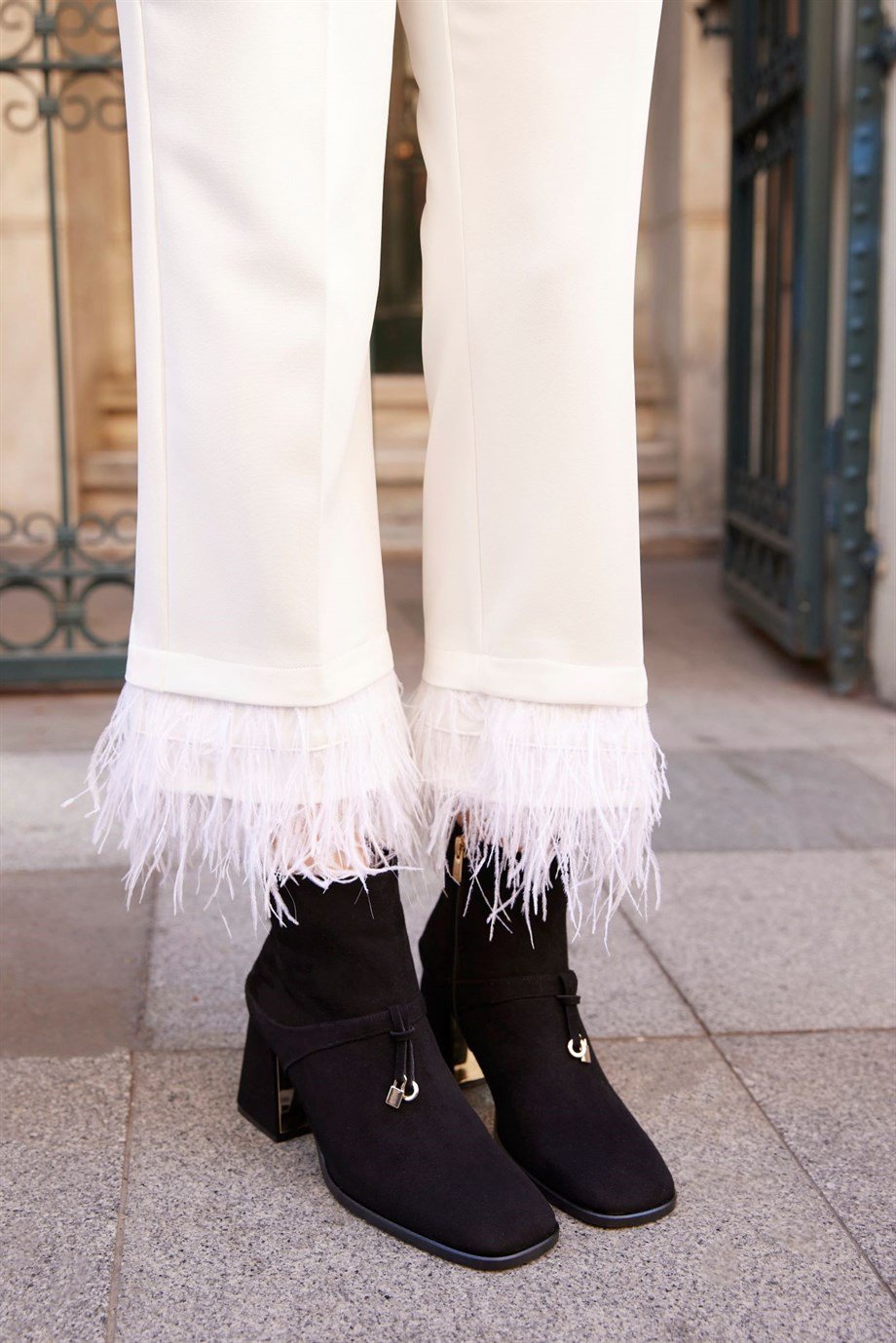 Дебора Черные Замшевые Женские Сапоги на Каблуке