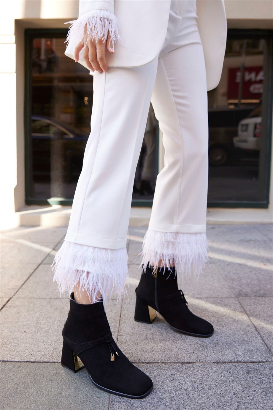 Дебора Черные Замшевые Женские Сапоги на Каблуке