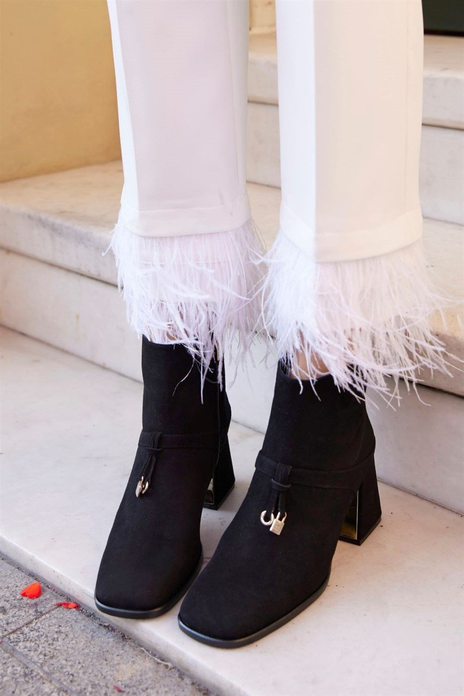 Дебора Черные Замшевые Женские Сапоги на Каблуке