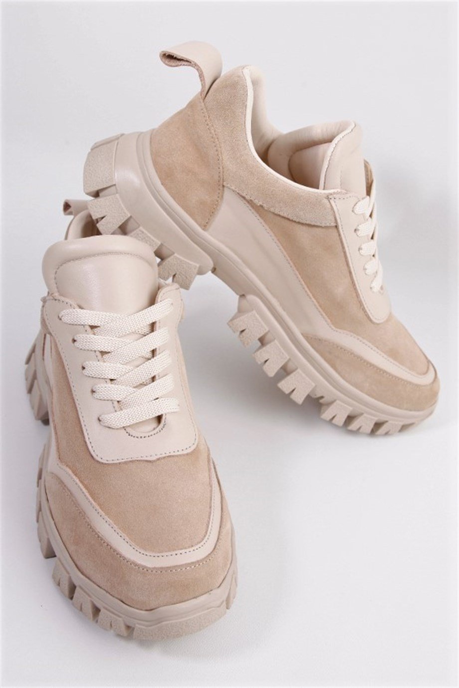 Diora Bej Süet Deri Bağcıklı Kadın Sneakers
