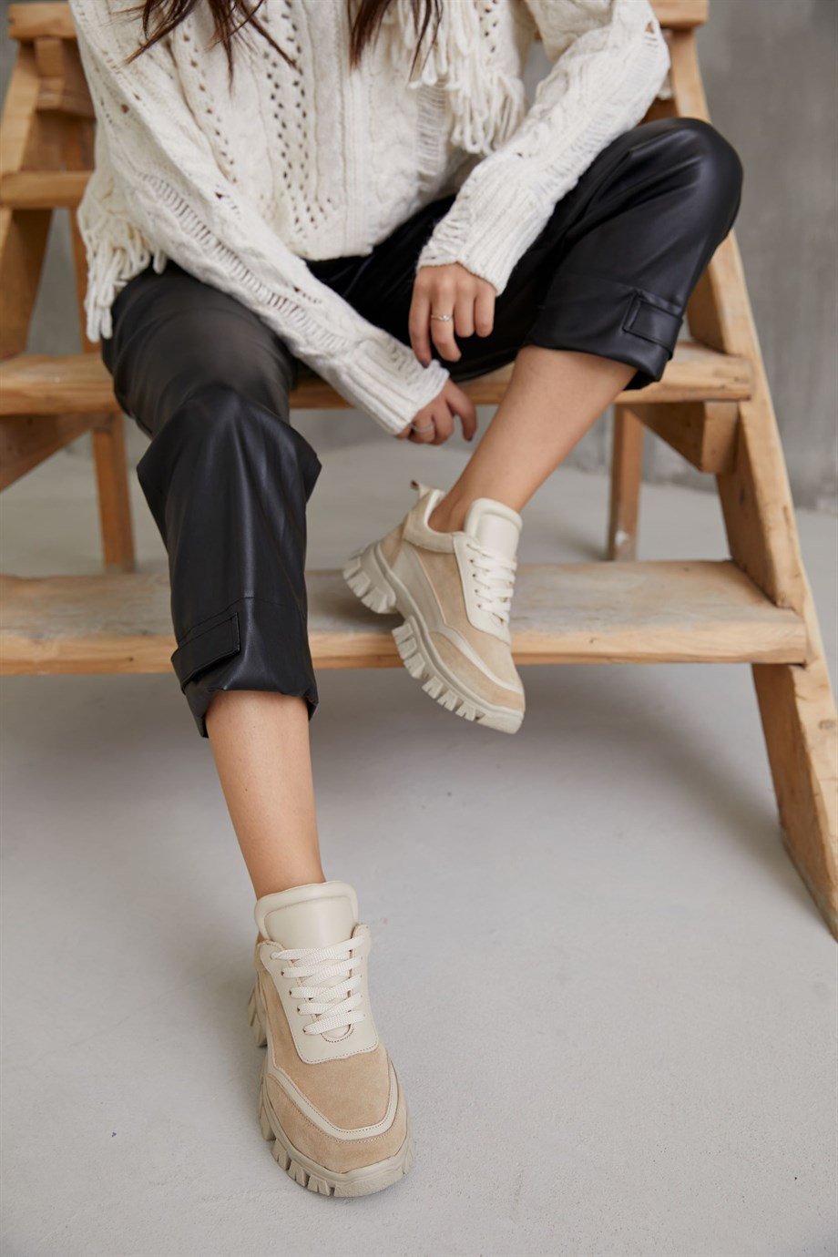 Diora Bej Süet Deri Bağcıklı Kadın Sneakers