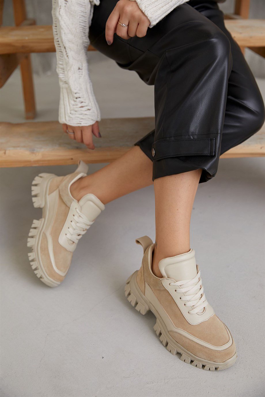 Diora Bej Süet Deri Bağcıklı Kadın Sneakers