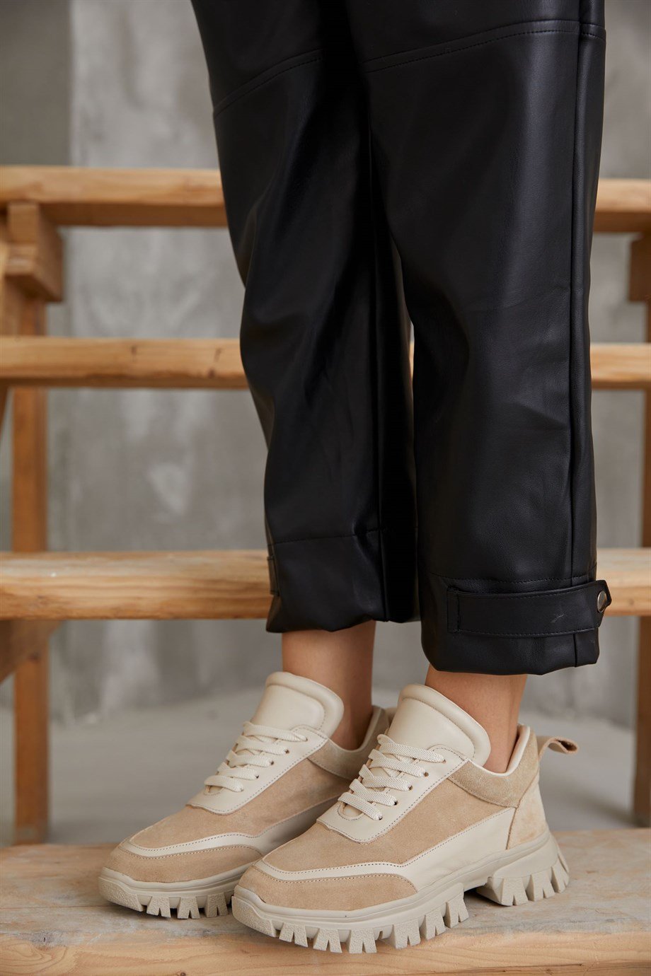 Diora Bej Süet Deri Bağcıklı Kadın Sneakers
