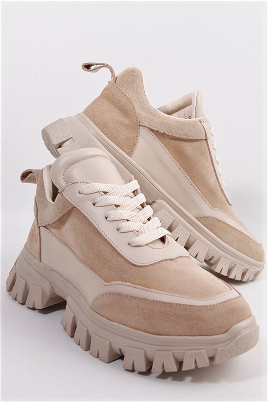 Diora Bej Süet Deri Bağcıklı Kadın Sneakers