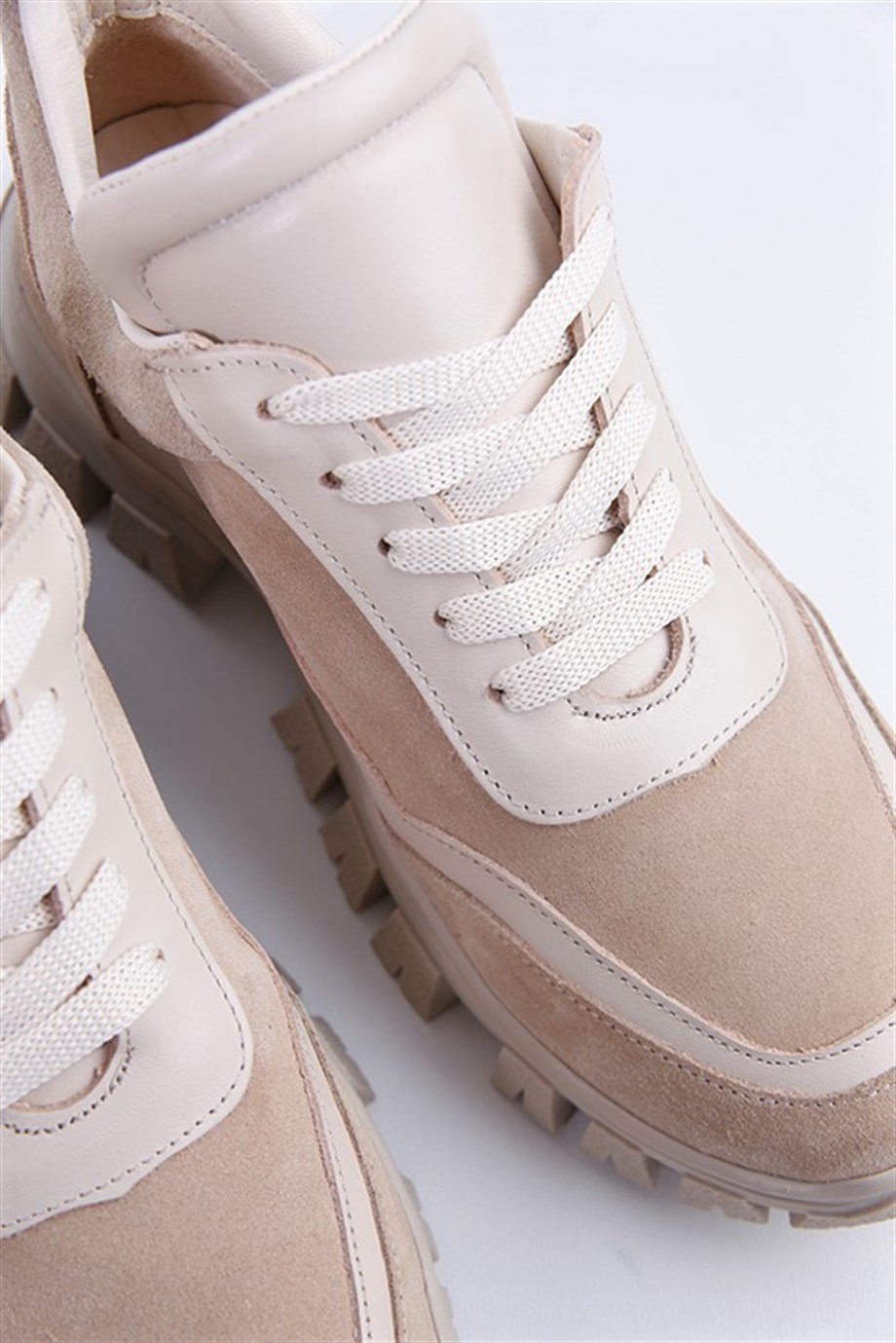 Diora Bej Süet Deri Bağcıklı Kadın Sneakers