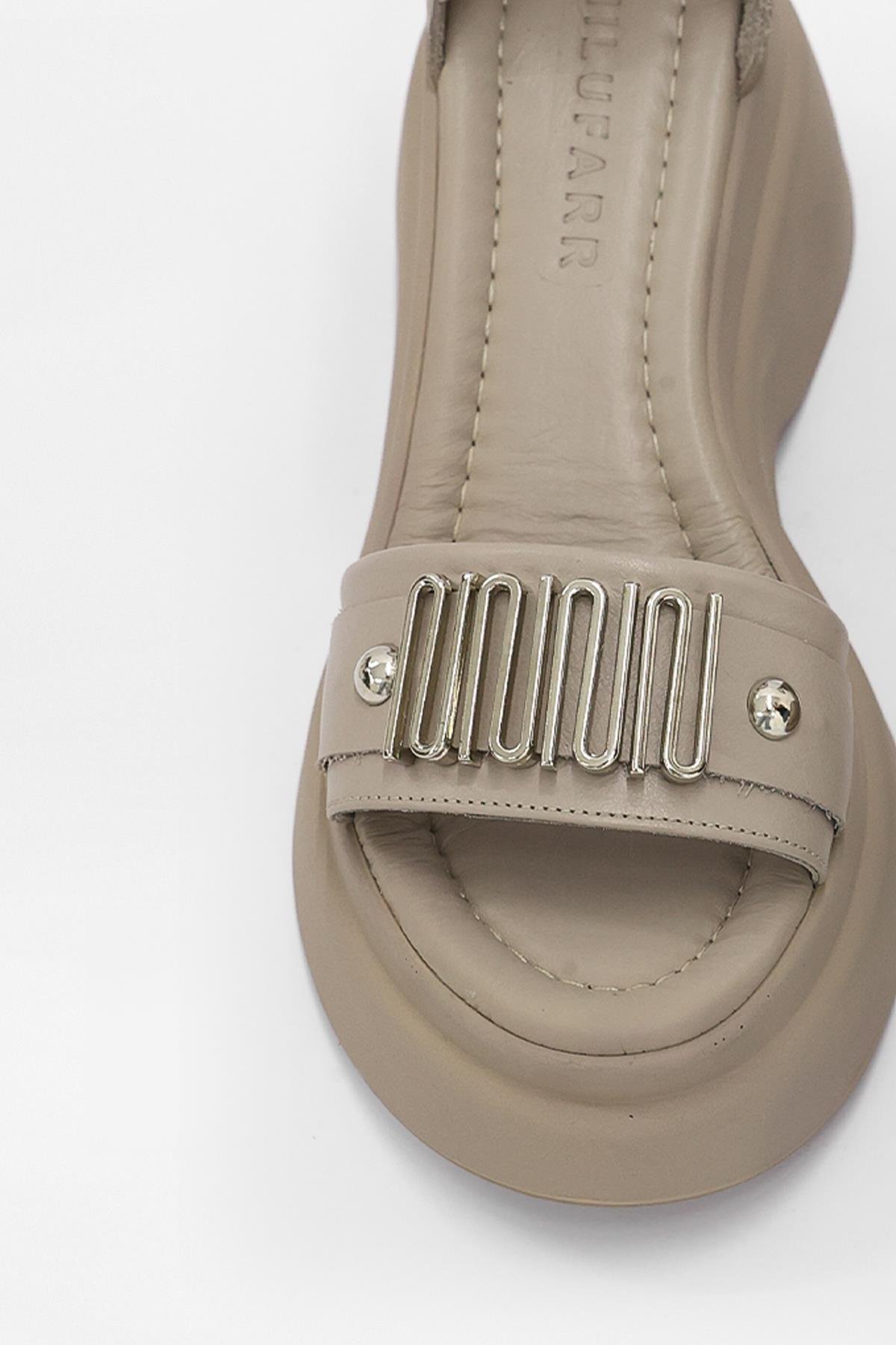 Electro Vizon Hakiki Deri Gümüş Aksesuarlı Topuklu Kadın Sandalet