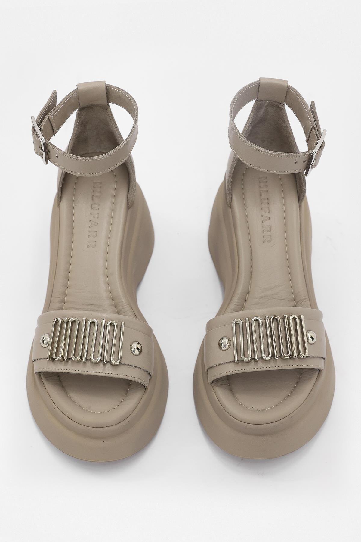 Electro Vizon Hakiki Deri Gümüş Aksesuarlı Topuklu Kadın Sandalet