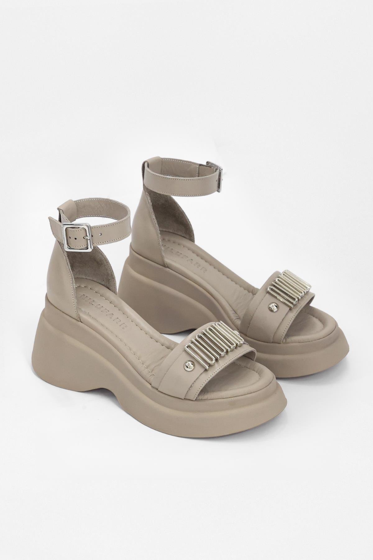 Electro Vizon Hakiki Deri Gümüş Aksesuarlı Topuklu Kadın Sandalet