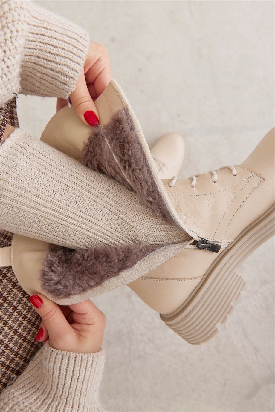 Eline Bej Hakiki Deri İçi Kürklü Kadın Bot